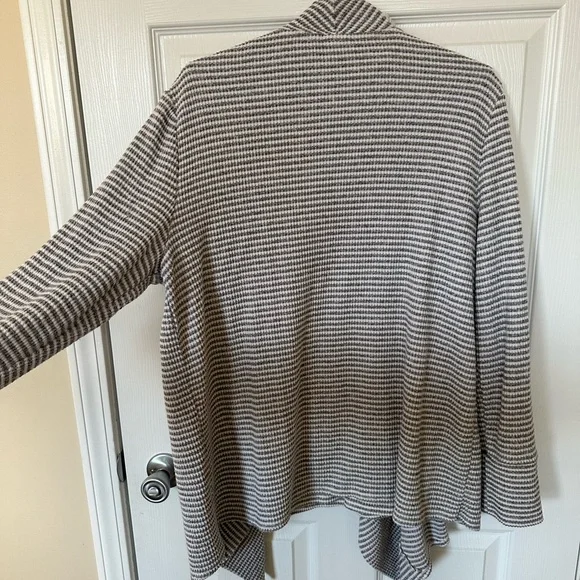 Chico's Zenergy Grey/White Striped Open Cardigan and Mock Turtleneck Tank - Picture 2 of 5